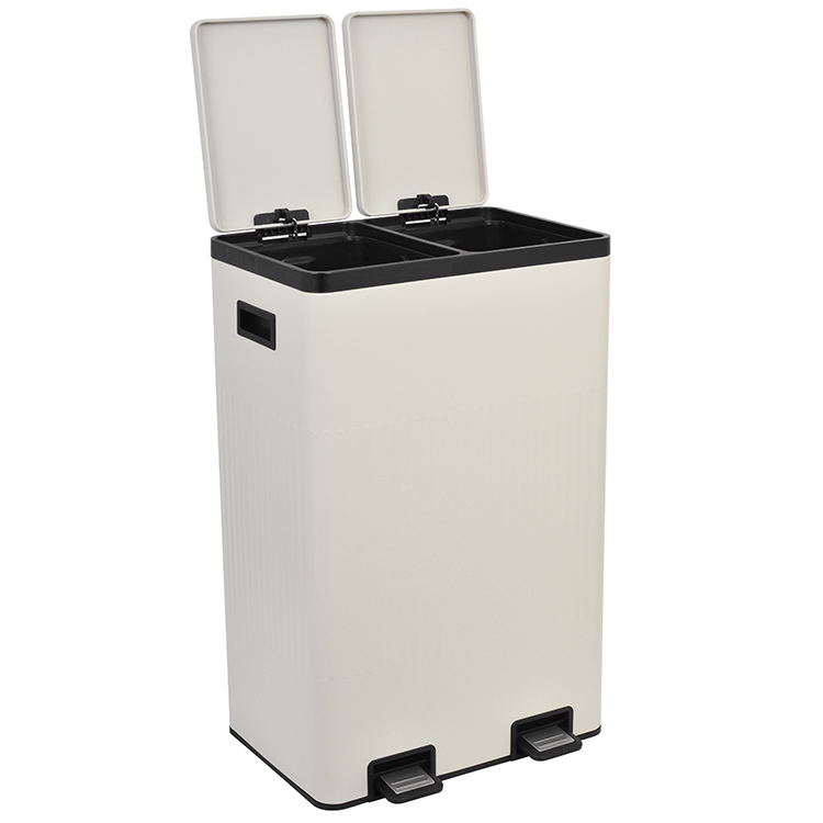 سلة المهملات بدواسة القدم